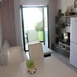 아파트 In With Sea View, Balcony, Air Conditioning, Wi-fi