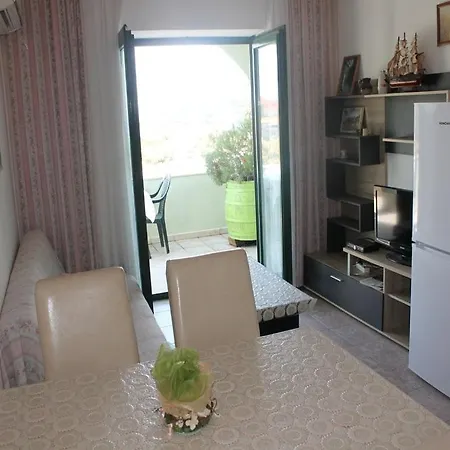 Apartament In With Sea View, Balcony, Air Conditioning, Wi-fi