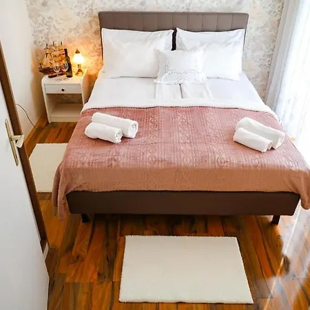Apartament In With Sea View, Balcony, Air Conditioning, Wi-fi Kali