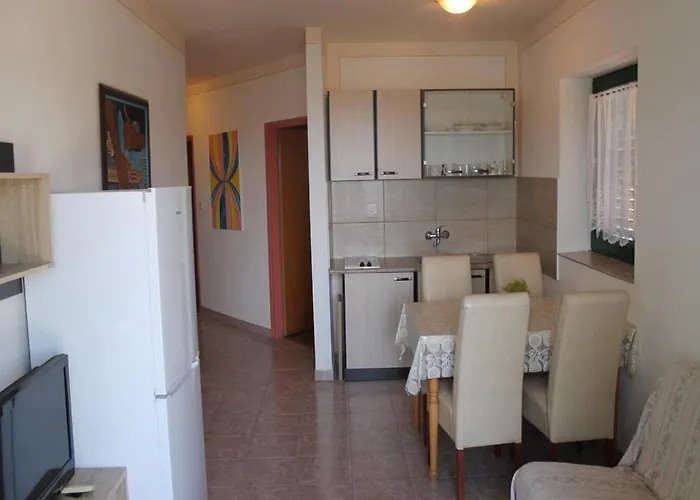 Apartament In With Sea View, Balcony, Air Conditioning, Wi-fi