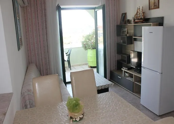 Apartament In With Sea View, Balcony, Air Conditioning, Wi-fi